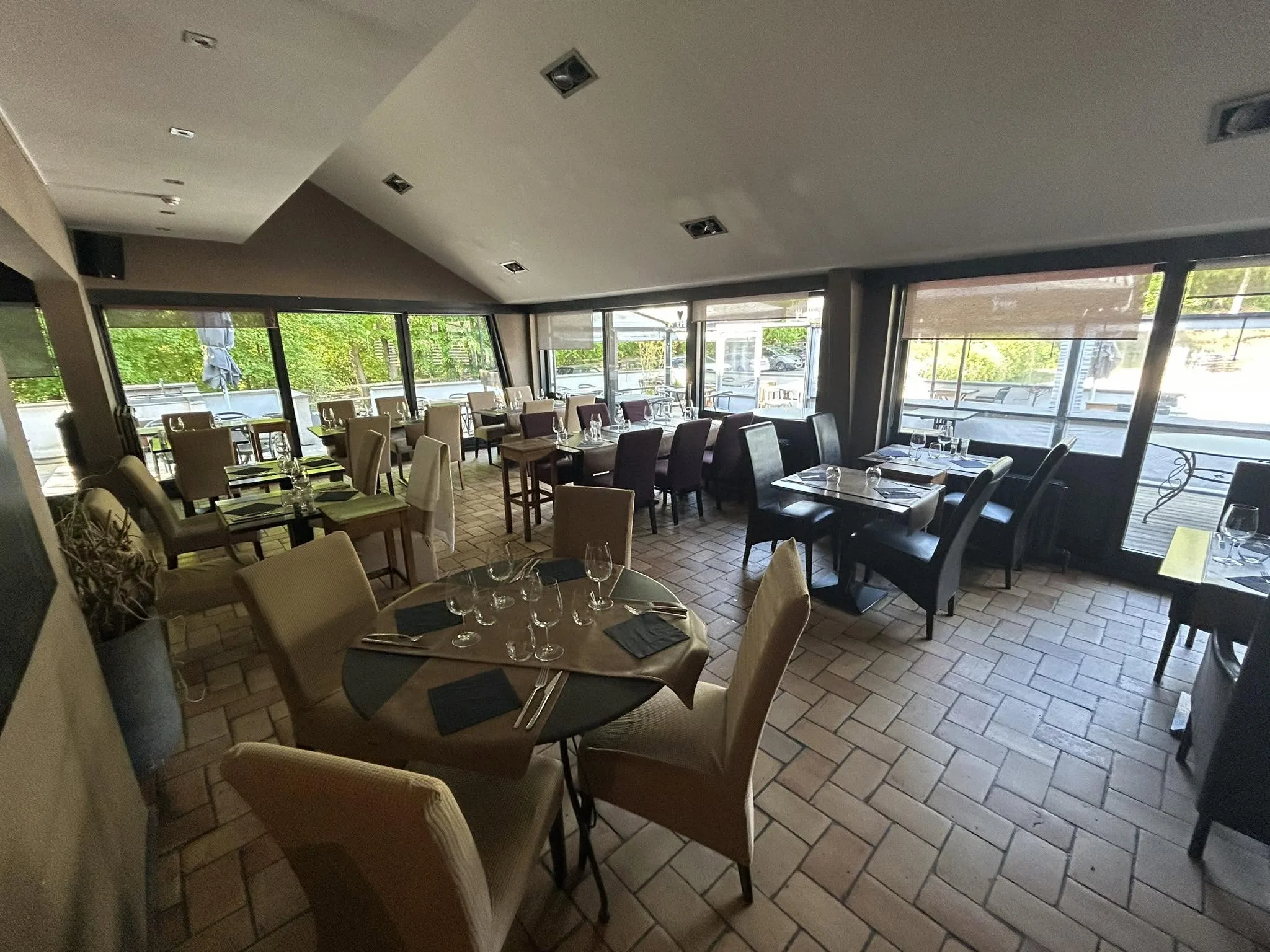 Intérieur de L'Eperon Restaurant
